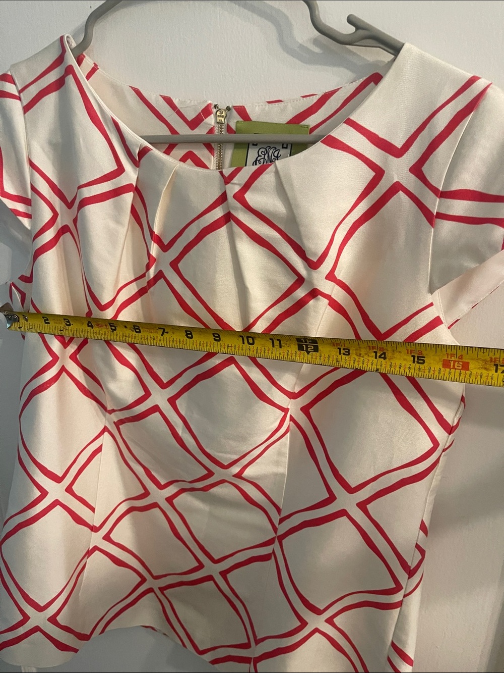 Elizabeth McKay White Cap-Sleeve Top with Red Geometric Print - Picture 4 of 5